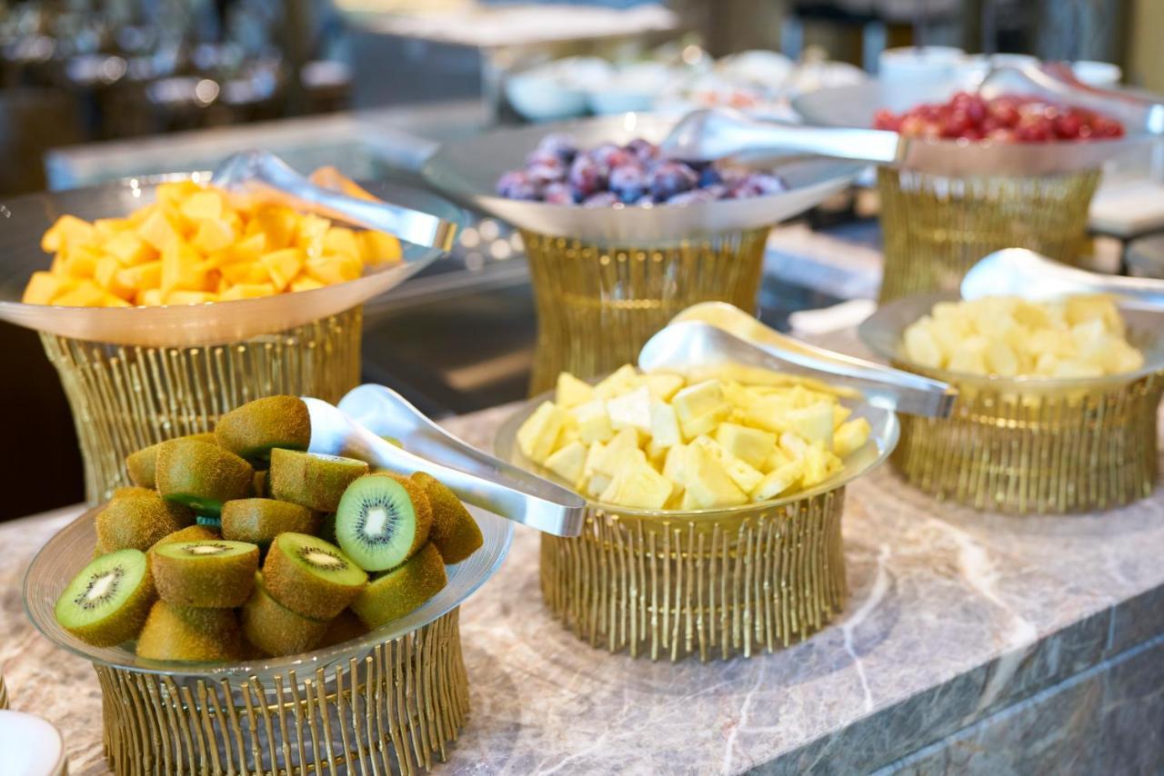 The Okura Tokyo Hotell Eksteriør bilde Fruit salad